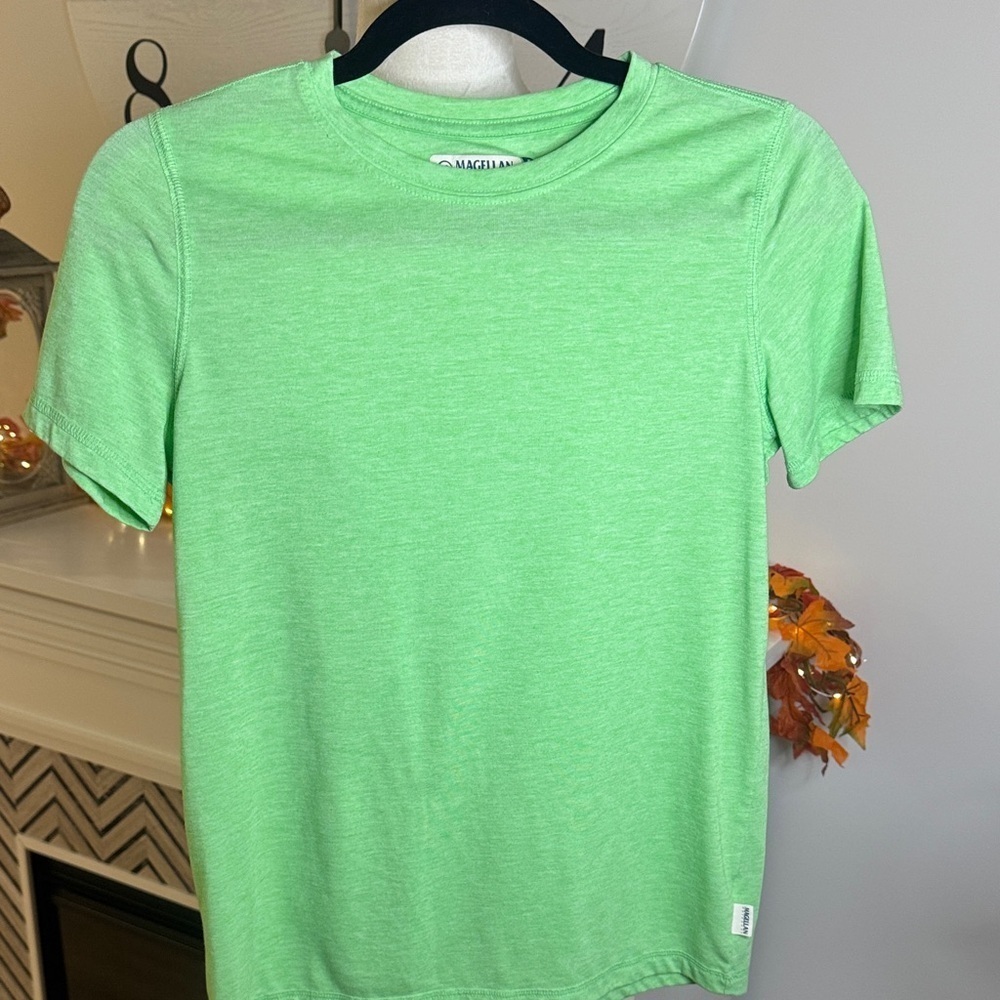 Magellan Outdoors Green Short Sleeve Tee